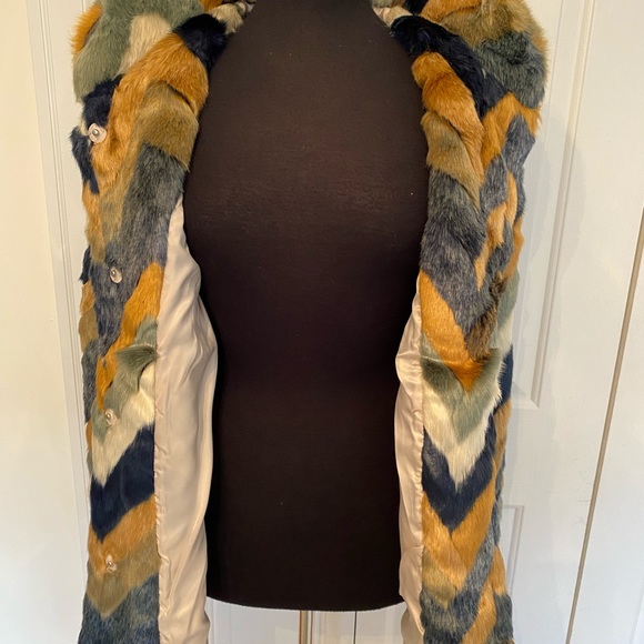 H&M STUNNING multi colored faux fur jacket NWT Size 8 - Picture 2 of 4